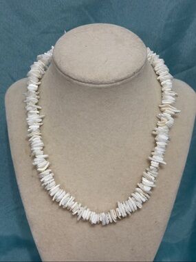 Vintage 70s Surfer Hawaiian Stacked Natural Chipped Puka Shell Necklace 16”